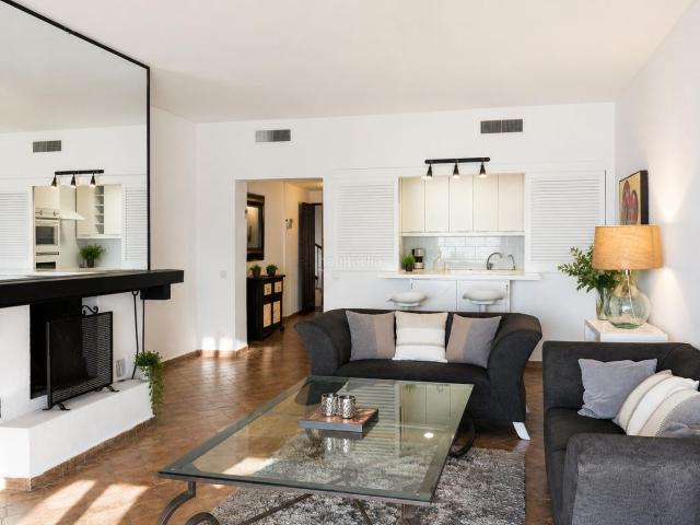 Piso en venta en Marbella, Puerto Banús. Propiedad exclusiva en el corazón de Puerto Banús. Pisos.