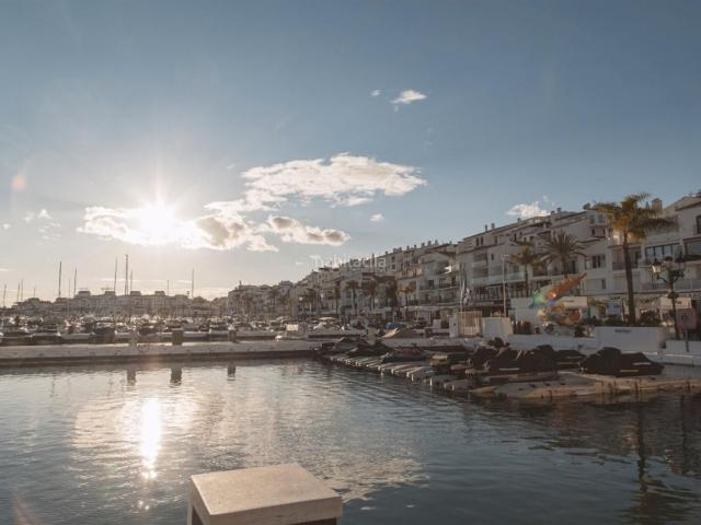 Piso en venta en Marbella, Puerto Banús. Puerto Banús centro, apart.3dorm.2 baños mas 2 parking en Marbella. Pisos.