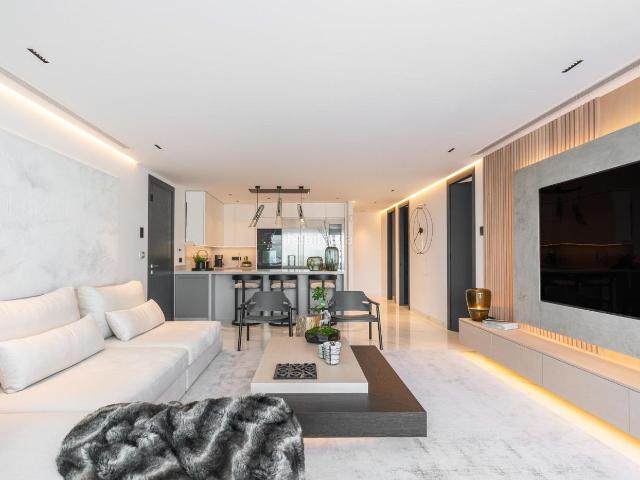 Piso en venta en Marbella, Puerto Banús. Puerto Banús, en primera línea de puerto: Impresionante apartamento de 3 habitaciones con vistas al puerto y a Marbella. Pisos.
