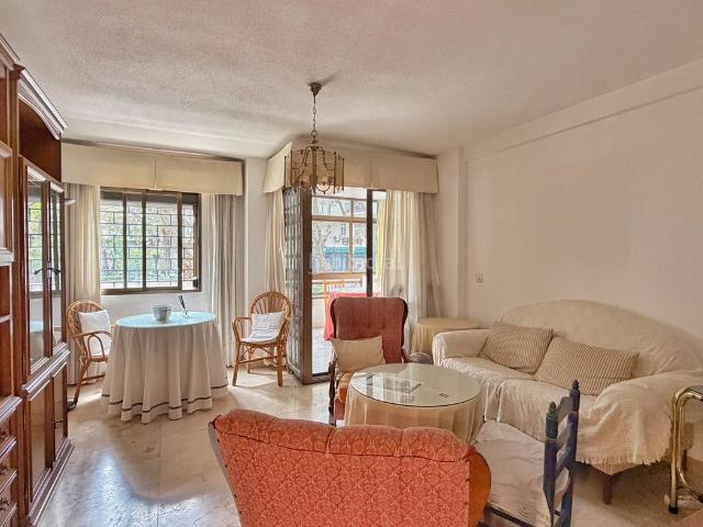 Piso en venta en Marbella, Playa Bajadilla Puertos. Piso en el centro de Marbella a 2 minutos andando al paseo maritimo. Pisos.