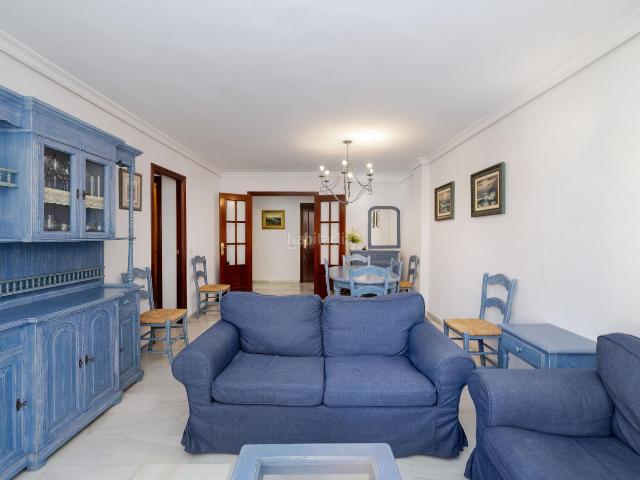 Piso en venta en Marbella, Playa de la Fontanilla. Apartamento en La Fontanilla, Marbella centro. Pisos.