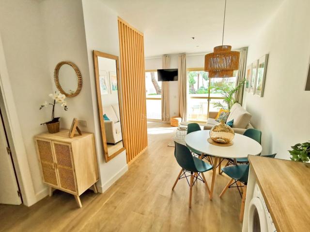 Piso en venta en Marbella, Romana Playa. Urbanización en primera linea de Playa en Marbella. Pisos.