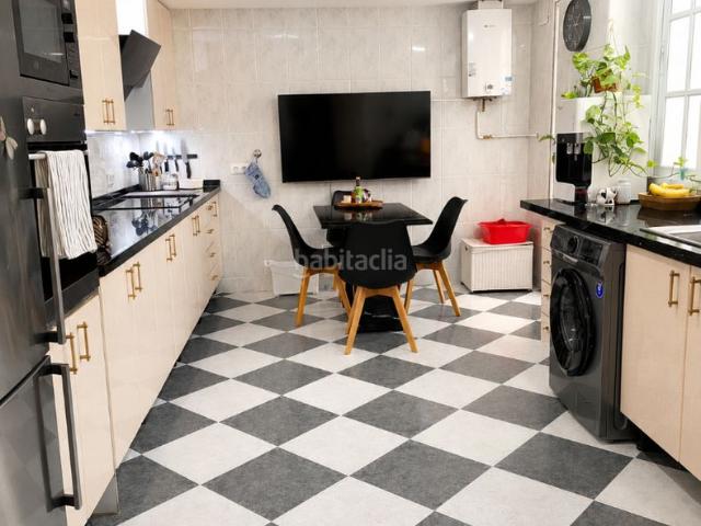 Piso en venta en Marbella, San Pedro de Alcántara Pueblo. Descubre esta magnífica propiedad ubicada en el corazón de San Pedro de Alcántara. Pisos.