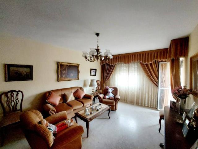 Piso en Venta en Maria Auxiliadora Barriada de Llera