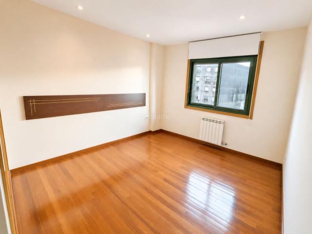 Piso en venta en Marín. Piso de 4 dormitorios con vistas al mar en Avenida de Ourense, Marín. Pisos.