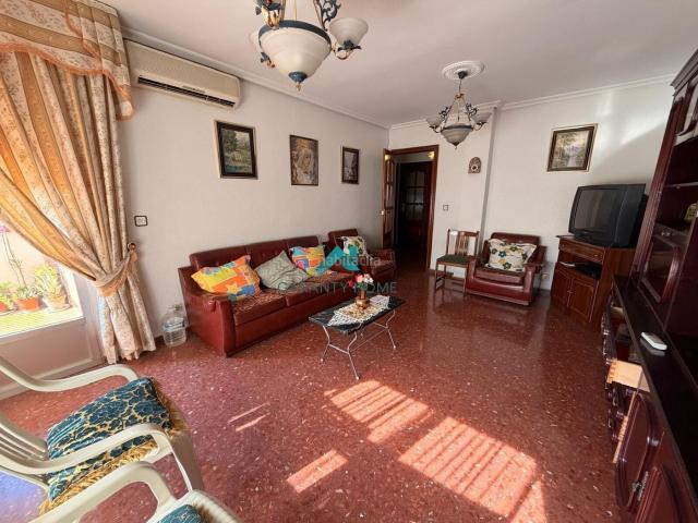 Piso en venta en Martos. Piso céntrico en Martos con ascensor, balcón y gran luminosidad. Pisos.