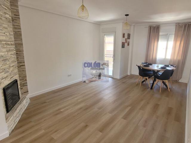 Piso en venta en Martos. SE VENDE PRECIOSO PISO, DE 95m2 ?EN ZONA PARQUE, CON COCHERA Y TRASTERO INCLUÍDOS EN EL PRECIO, POR 150.000 NEGOCIABLES!. Pisos.