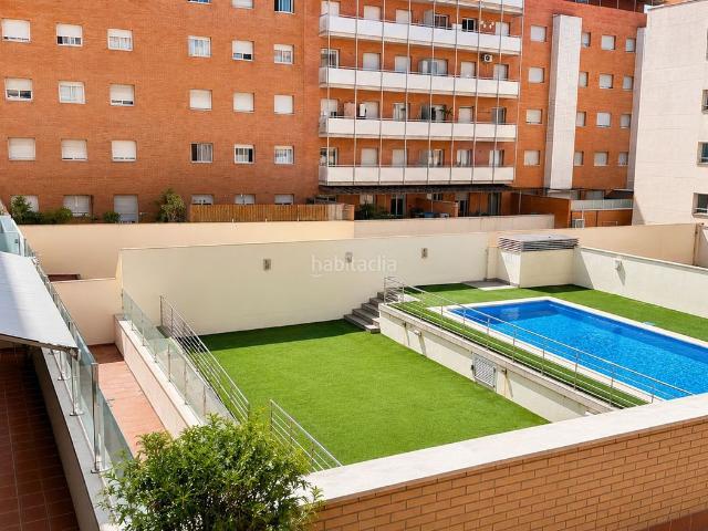Piso en venta en Mataró, Via Europa Parc Central. Amplia vivienda seminueva con piscina, jardín y parking en una de las zonas más demandadas de Mataró. Pisos.