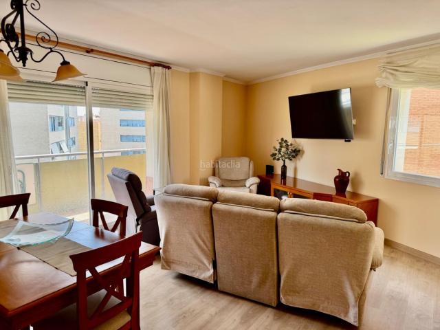 Piso en venta en Mataró, Via Europa Parc Central. Luminoso piso esquinero junto a Plaza Italia, 129 m2, 3 habitaciones exteriores y 2 balcones. Pisos.
