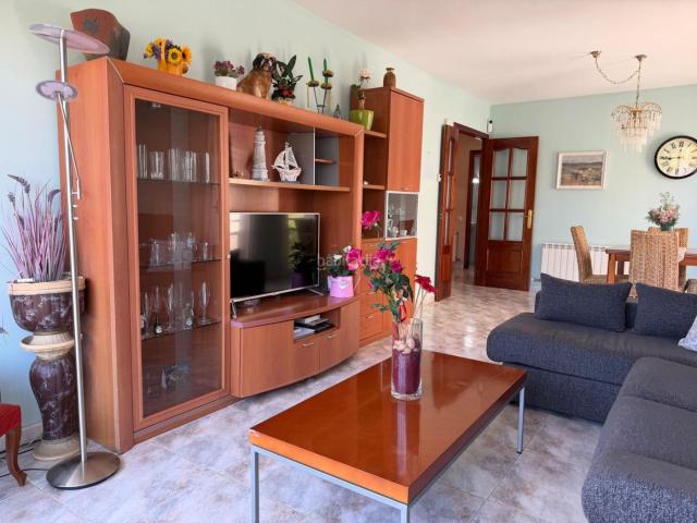 Piso en venta en Mataró, Via Europa Parc Central. Piso impecable de 4 habitaciones listo para entrar a vivir en Via Europa. Pisos.