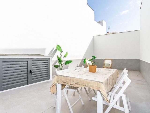 Piso en venta en Mataró, Centre. Planta baja seminueva con gran patio privado, céntrico. Pisos.