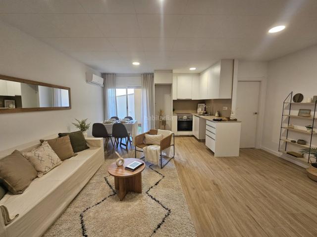 Piso en venta en Mataró, Centre. Tu oasis en el centro de Mataró! Bajo impecable con patio privado. Si buscas la comodidad de vivir en el centro pero sin renunciar. Pisos.