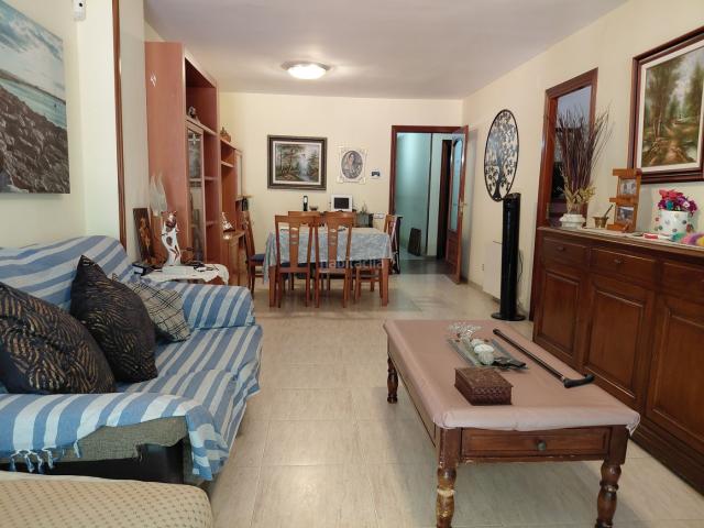 Piso en venta en Mataró, Centre. Vivienda bien ubicada. Pisos.