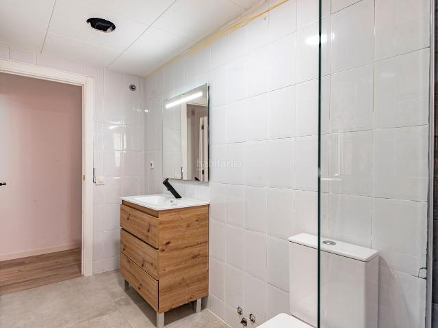 Piso en venta en Mataró, Cerdanyola Nord. ? Luminoso piso con espectacular terraza de 18 m² y vistas despejadas a la montaña Presentamos esta magnífica vivienda totalment. Pisos.