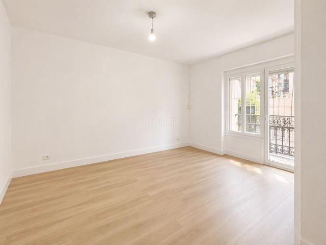 Piso en venta en Mataró, Cerdanyola Nord. Piso reformado de 3 habitaciones con balcón Listo para entrar a vivir. Pisos.