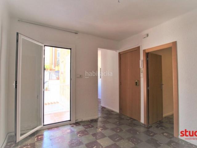 Piso en venta en Mataró, Cerdanyola Sud. Oportunidad en Mataró. ALQUILADO. 53 m perfectamente distribuidos 2 habitaciones Cocina amplia Baño completo Espacio extra ideal p. Pisos.