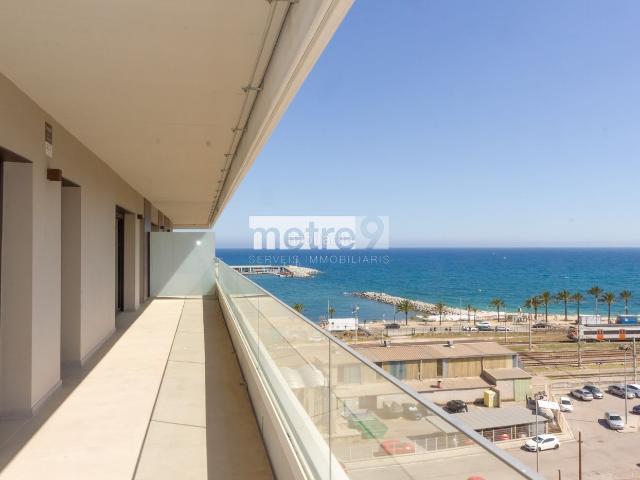 Piso en venta en Mataró, Eixample. Nuevo a estrenar, con piscina, parking, terraza y vistas al Mar. Pisos.