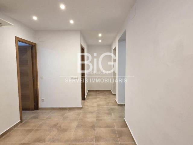 Piso en venta en Mataró, El Palau Escorxador. Acogedora Planta Baja Reformada. Pisos.