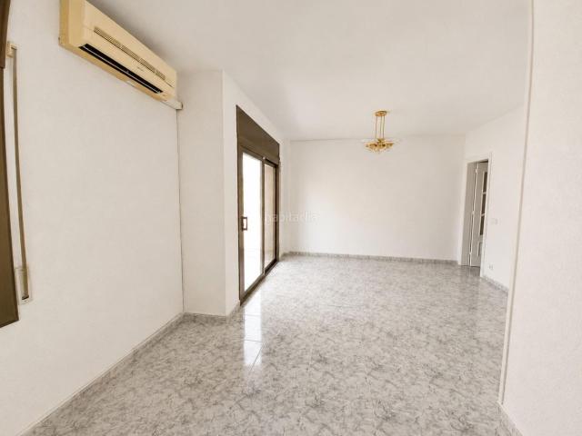 Piso en venta en Mataró, Els Molins. PISAZO DE GRANDES DIMENSIONES EN LOS MOLINOS CON TERRAZA. Pisos.