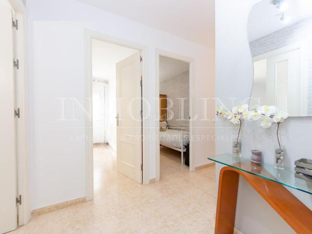Piso en venta en Mataró, Els Molins. Planta baja con patio privado de 22m2, 4 hab, suite y trastero Els Molins. Pisos.