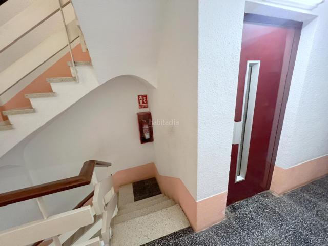 Piso en venta en Mataró, Peramàs. EN CARRER PRINCIPAL AMB TOTS ELS SERVEIS. Pisos.