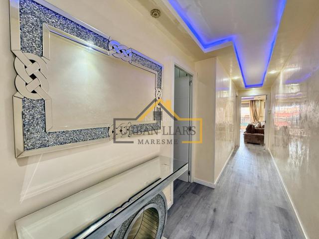 Piso en venta en Mataró, Peramàs. Luminoso piso de 3 habitaciones. Pisos.