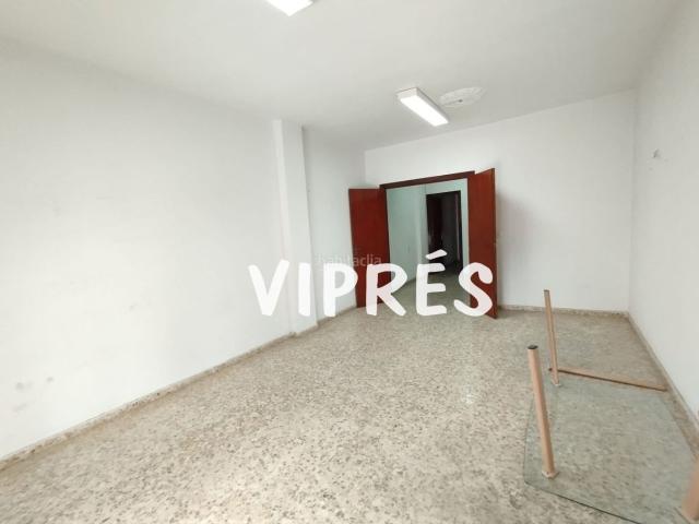 Piso en venta en Mérida, Centro. OPORTUNIDAD EN EL CENTRO DE MÉRIDA CON GARAJE !Se vende amplio y luminoso piso situado en pleno centro, ideal para familias o com. Pisos.