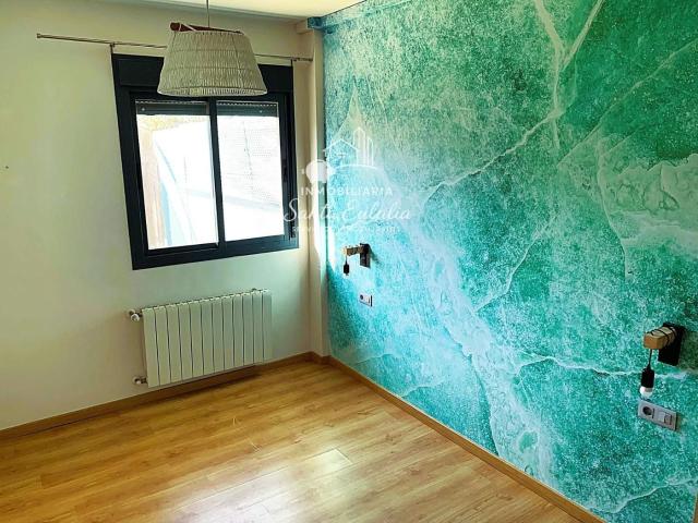 Piso en venta en Mérida, Este. Pisazo en venta con piscina, pádel y zonas infantiles. Pisos.