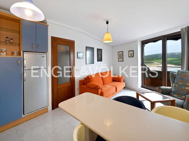 Piso en venta en Miengo, Cuchía. Apartamento con garaje en la playa de Cuchía. Pisos.