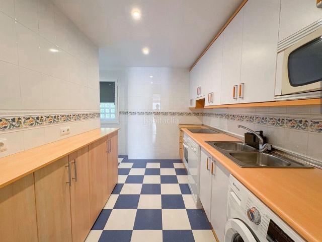 Piso en venta en Mijas, Calahonda. Spacious 2 Bedroom Apartment with Sea Views in Upper Calahonda. Pisos.