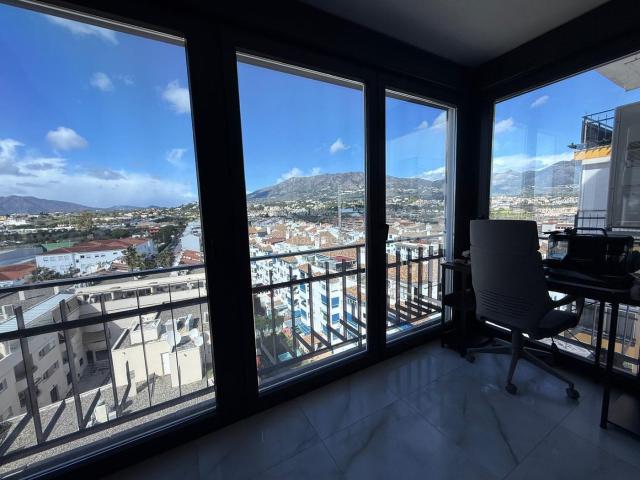 Piso en venta en Mijas, Los Árboles. Magnífico piso en esquina reformado moderno con ascensores. Pisos.