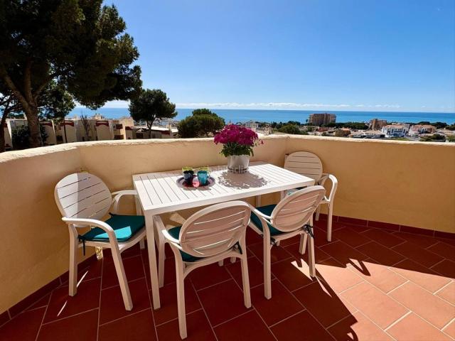 Piso en venta en Mijas, Riviera del Sol. Apartamento reformado con impresionantes vistas al mar en Riviera del Sol, Mijas Costa Bienvenido a este precioso apartamento refo. Pisos.