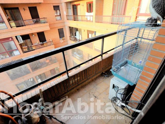 Piso en venta en Mislata, Juzgados. GRAN OPORTUNIDAD! EXTERIOR, AMPLIO Y LUMINOSO PARA REFORMAR CON ASCENSOR Y DOS BALCONES. Pisos.