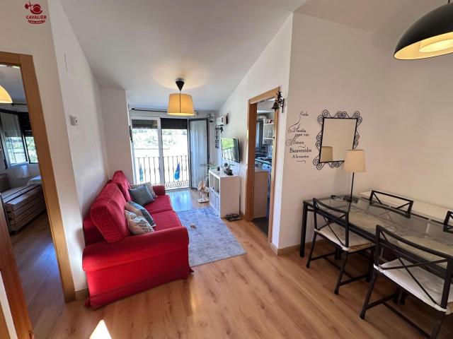 Piso en venta en Molinos Los. Piso de 58m2, 2 dormitorios con armarios empotrados,1 baño y PLAZA DE GARAJE de 28m2 en el casco urbano de Los Molinos. Pisos Molinos.