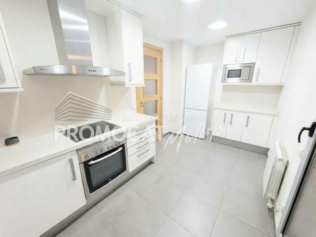 Piso en venta en Molins de Rei. Precioso piso de 2007 con gran balcón, vistas al parque y opción a parking en Molins de Rei. Pisos Molins de.