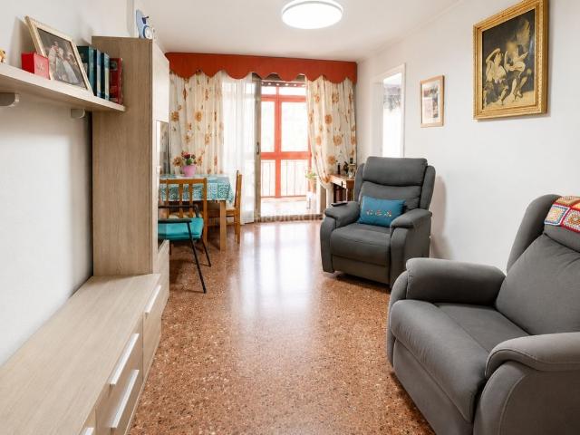 Piso en venta en Mollet del Vallès, Col·legis Nous. PIso con ascensor y balcon en Mollet del valles. Pisos Mollet del.