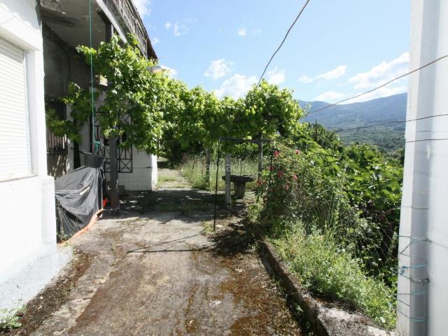 Piso en venta en Mombeltrán. INMOBILIARIA TASARENAS VENDE EN MOMBELTRAN PISO CON TERRENO. Pisos.