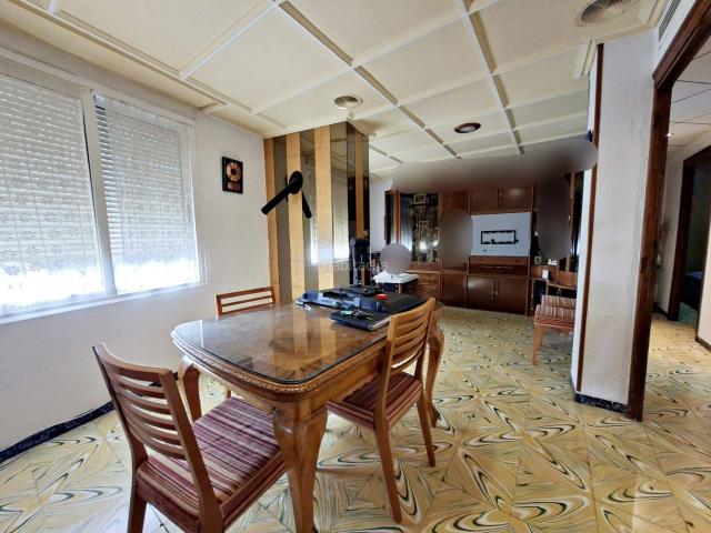 Piso en venta en Monforte del Cid. Vivienda con local comercial, solárium y trastero. una oportunidad con múltiples posibilidades. Pisos Monforte del.