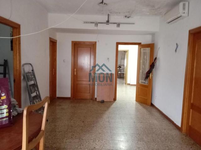 Piso en venta en Monserrat. Vivienda para reformar en Montserrat. Pisos.