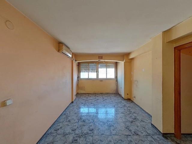 Piso en venta en Montcada i Reixac, Can Cuiàs. Piso a reformar Can Cuias, Montcada i Reixac Barcelona, ideal para familias. Pisos Montcada i.