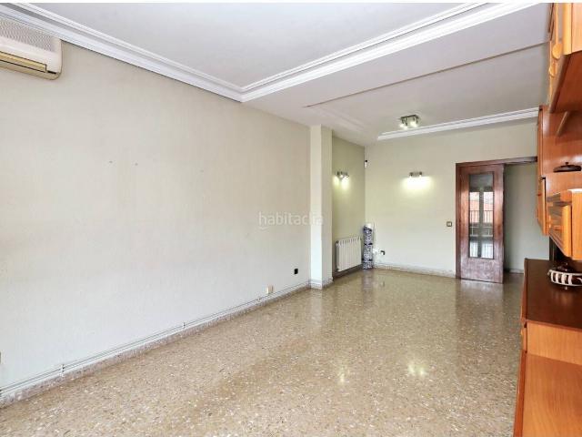 Piso en venta en Montcada i Reixac, Montcada Centre La Ribera. Amplia vivienda familiar de 115 m con gran balcón y tren a pocos metros. Pisos Montcada i.