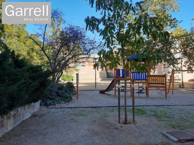 Piso en venta en Montcada i Reixac, Montcada Centre La Ribera. Piso en Montcada i Reixac de 66m, sin posesión ni suministros. Adquirido vía judicial. Oportunidad de inversión. Pisos Montcada i.