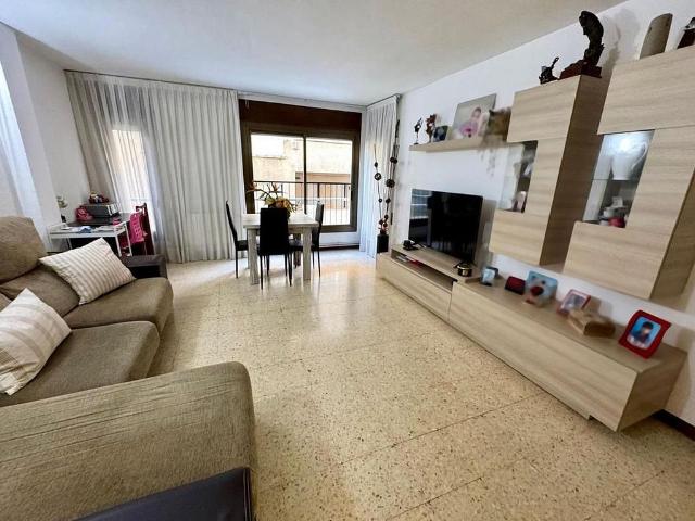 Piso en venta en Montcada i Reixac, de 67 m² 3 habitaciones por 220.000