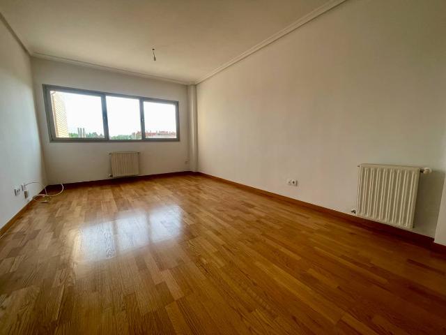 Piso en Venta en Montecarmelo
