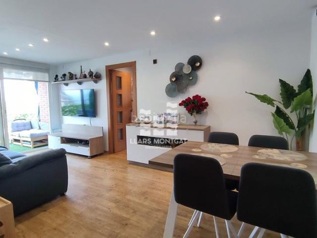 Piso en venta en Montgat. PISO DE 70M2 COMPLETAMENTE EXTERIOR Y REFORMADO. ASCENSOR. Pisos.