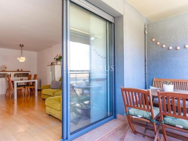 Piso en venta en Montornès del Vallès. Impecable piso con terraza. Pisos Montornès del.