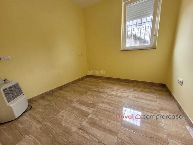 Piso en venta en Mos. Piso reformado, planta baja con sótano en pleno O Porriño. Pisos.