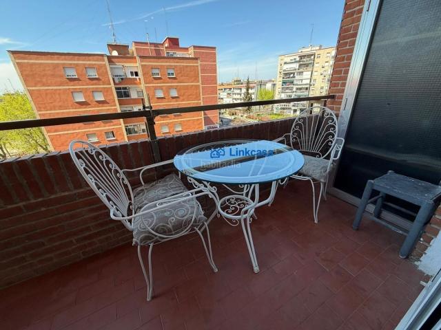 Piso en venta en Móstoles, Centro. Acogedor piso de tres dormitorios y terraza en el corazón de Móstoles. Pisos.