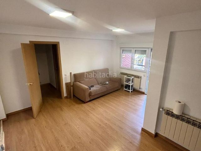 Piso en venta en Móstoles, Centro. Piso reformado de 3 dormitorios con terraza en Plaza Dos de Mayo Móstoles. Pisos.