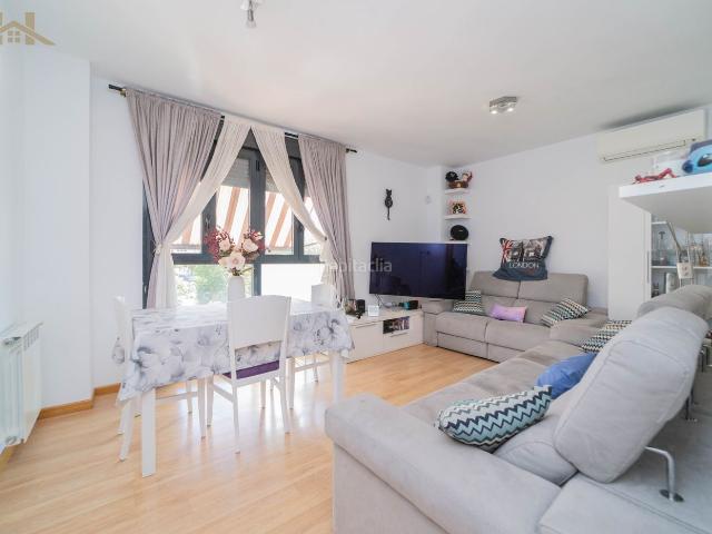 Piso en venta en Móstoles, Sur PAU 4. HOGARES VENDE FABULOSO PISO DE TRES DORMITORIOS CON PISCINA EN EL PAU DE MÓSTOLES. Pisos.